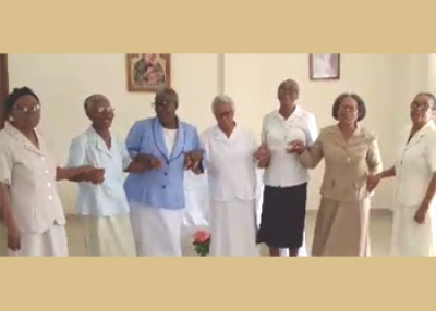 Les oblates d’Haïti expriment leur courage par la danse